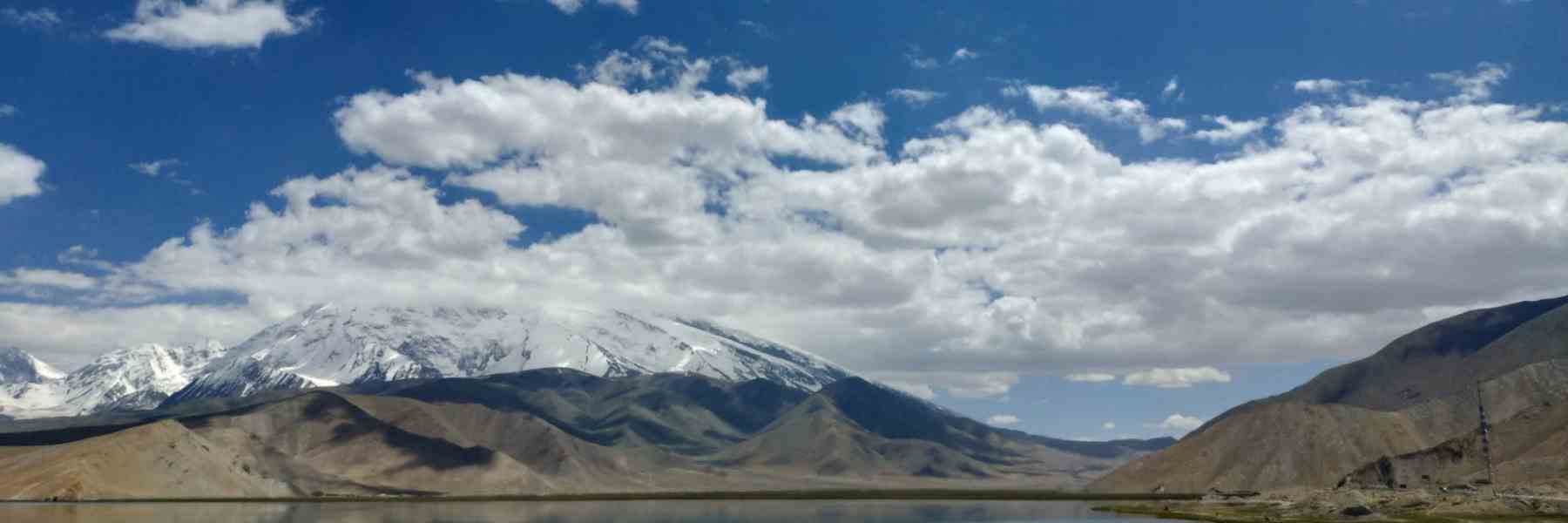 Karakul Lake