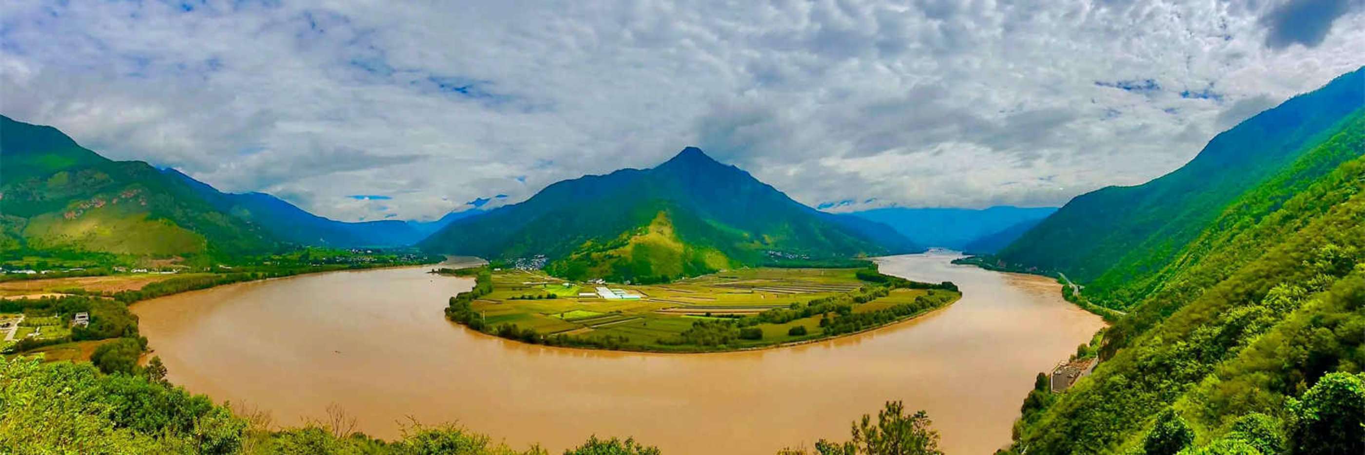 The first bend of the Yangtze River Tour