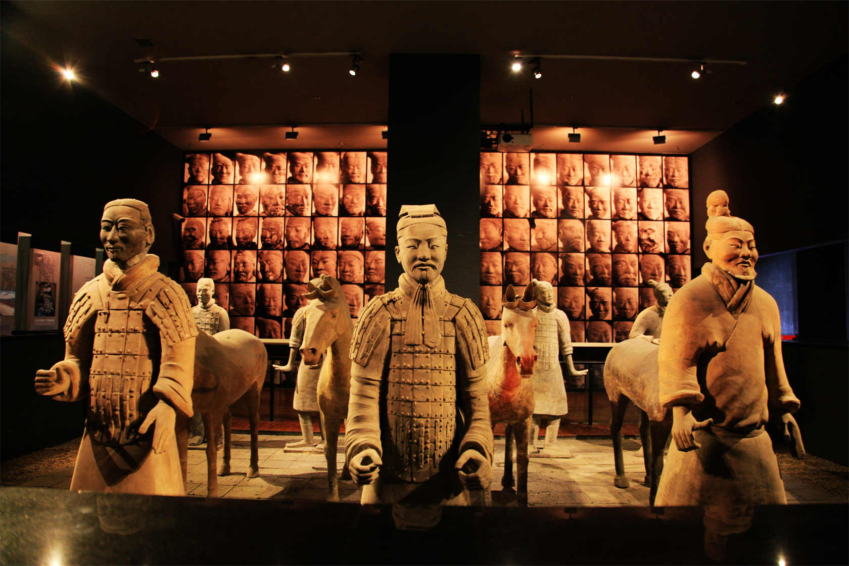 Shaanxi History Museum xian tour guide private travel laocal tavel agency