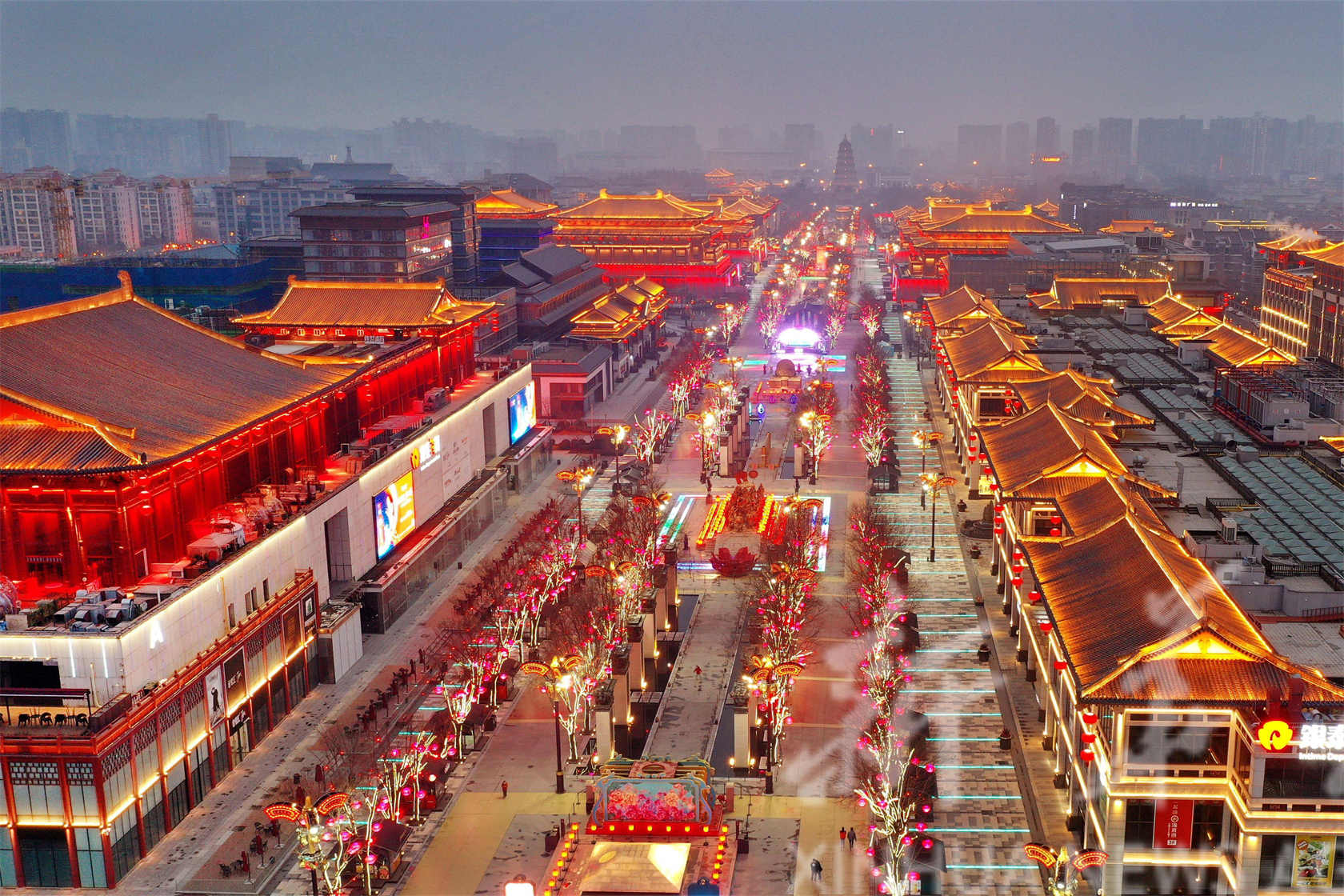 Da Tang Bu Ye Cheng(大唐不夜城Also known as Tang Paradise by Night or Grand Tang Dynasty Ever-bright City)