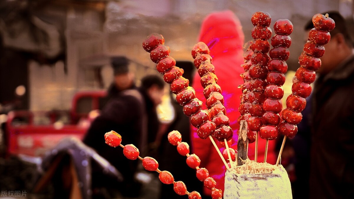 Sugar-coated Haws on a Stick (冰糖葫芦) Beijing tour guide private travel laocal tavel agency