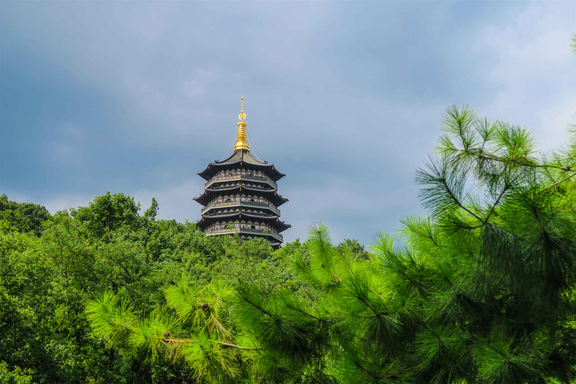 Leifeng Pagoda Hangzhou tour guide Hangzhou Travel Agency 